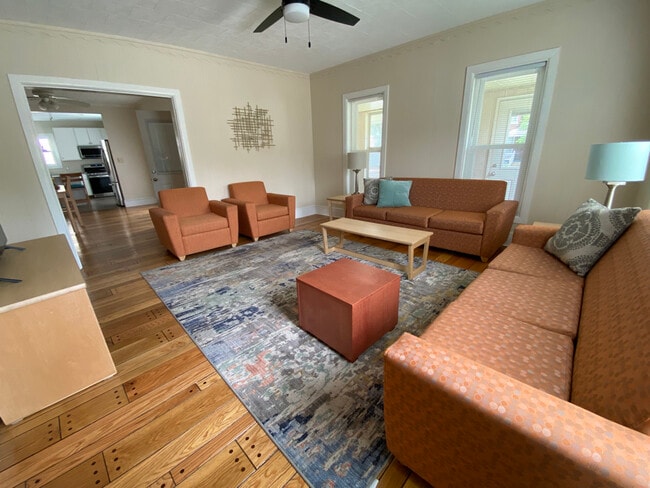 Building Photo - 1202 Memorial Ave Rental