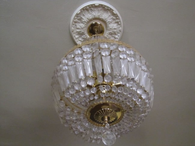 Chandelier in living room - 49 N 20th St Unit 49 N. 20th Street