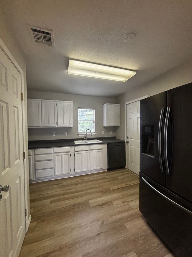 Photo - Beautifully renovated rental by TU!