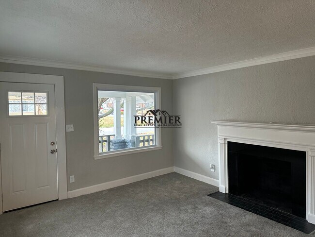 Photo - 1702 E 72nd St