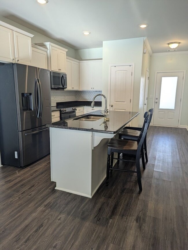 Photo - 385 Orchard Ln