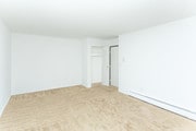 1BR, 1BA - 950 SF