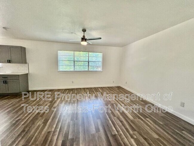 Photo - 3809 Falcon Dr