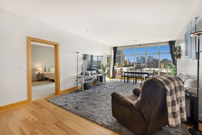 Photo - 1550 E Royall Pl Unidad 403