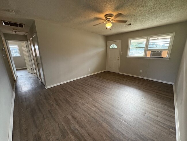 Photo - 309 E View Dr