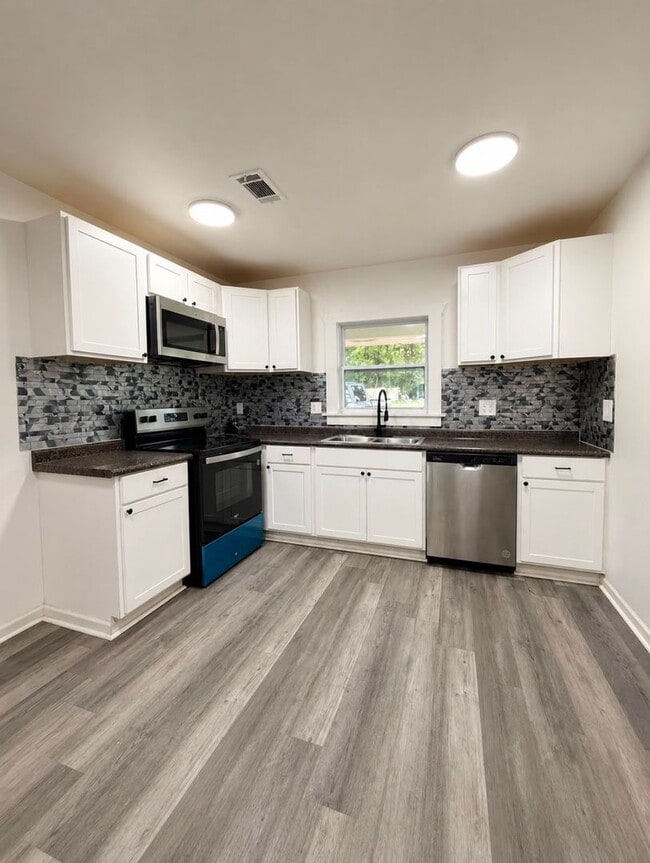 Photo - 1427 Adrian Ln