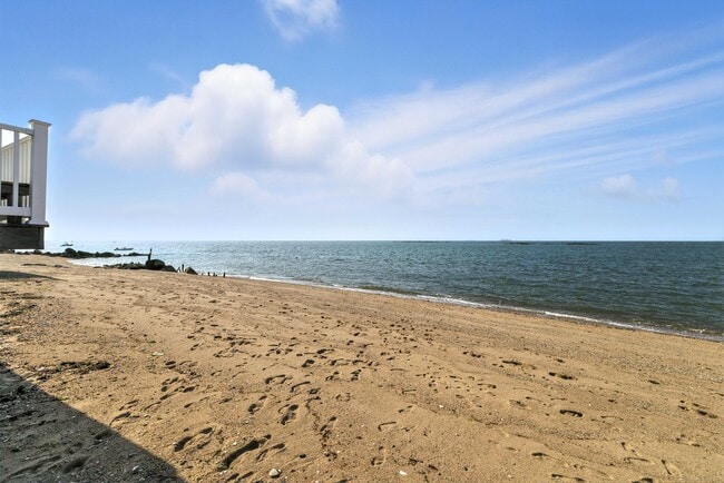 Photo - 62 Cosey Beach Ave