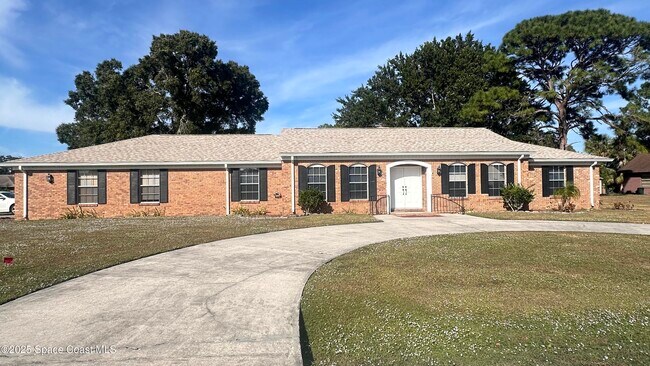 Building Photo - 301 Nesbitt St