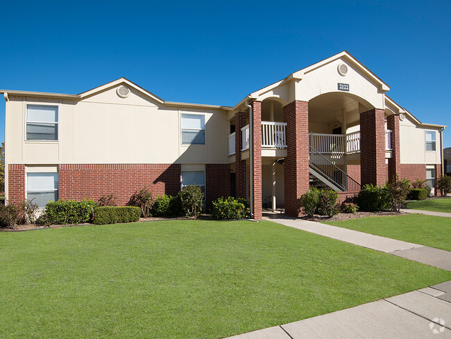 Building Photo - The Greens at Moore Rental