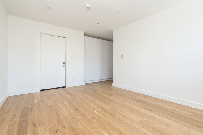 Photo - 110 Oriole Pkwy Unit 401