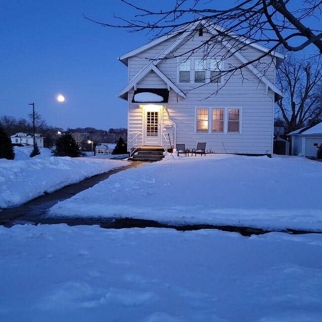 Historic, recently updated single-family h... - Historic, recently updated single-family h... House