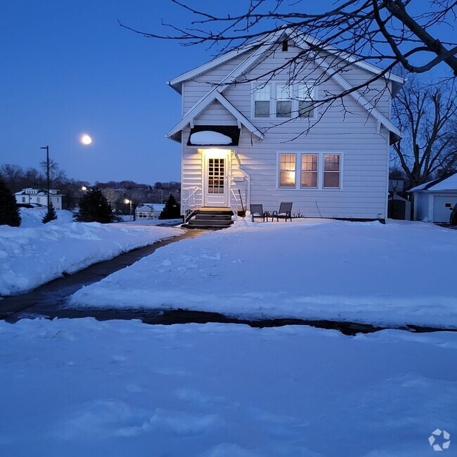 Building Photo - Historic, recently updated single-family h... Rental