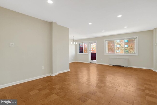 Building Photo - 1830 Columbia Pike Unit 305