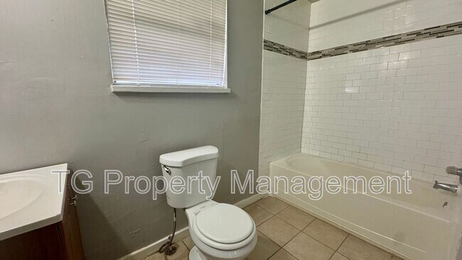Photo - 2821 Moncrief Rd