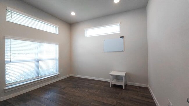 Photo - 8001 Silhouette St