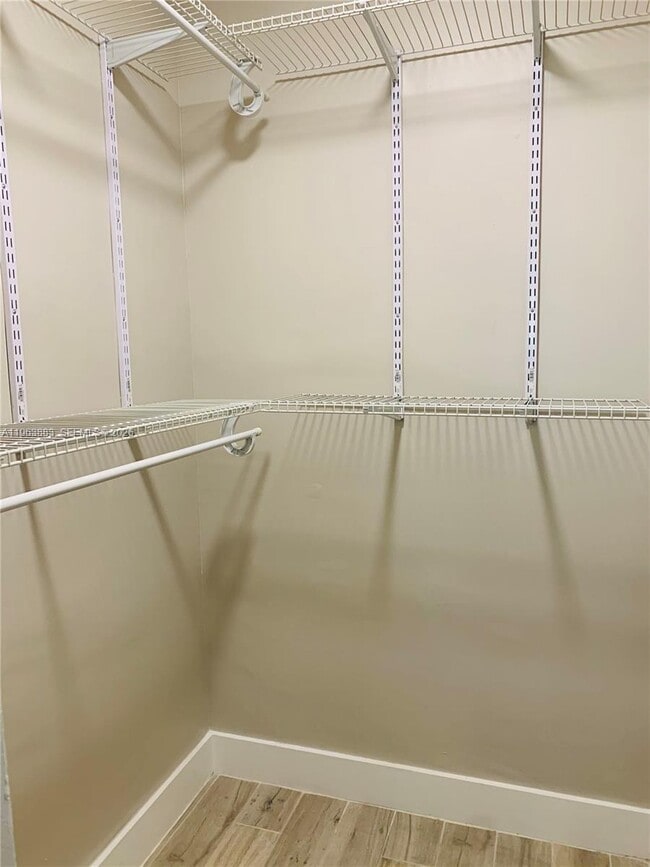 Photo - 942 Lenox Ave. Unidad 07