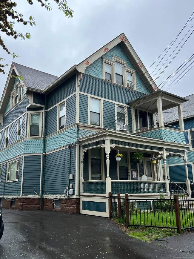 Building Photo - 672 Elm St Unit 1 Rental