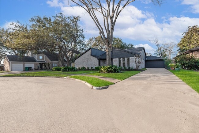 Photo - 6114 Hummingbird St