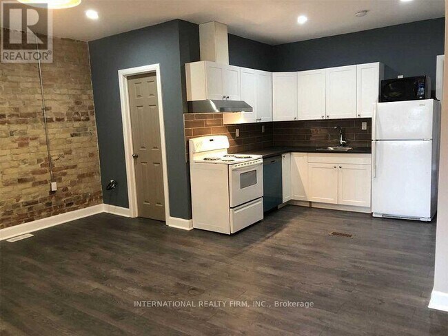 Photo - 1272 Danforth Ave