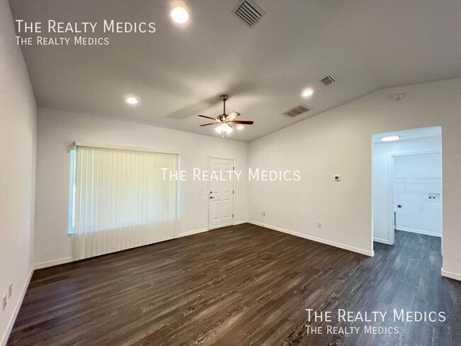 Photo - 190 Fisher Way