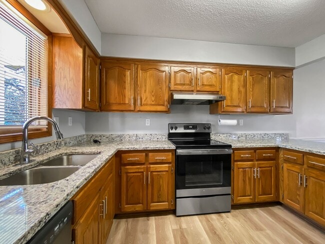 Photo - Charming 3-Bed, 2-Bath Home in Lees Summit with 2 Car Garage