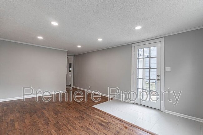 Photo - 7826 Summit St