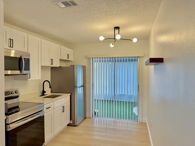Building Photo - 1684 Martin St Unit A Rental