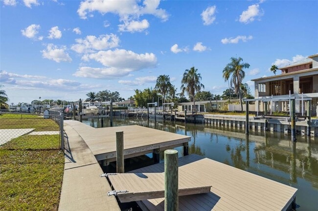 1733 Bayou Grande Blvd NE