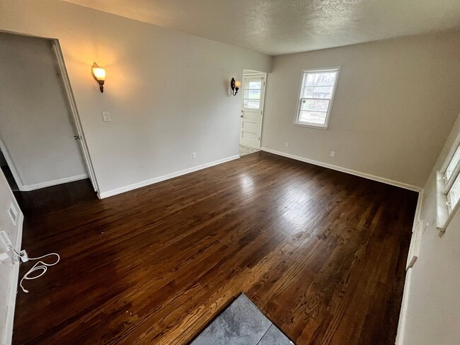 Photo - 1 1/2 story corner home