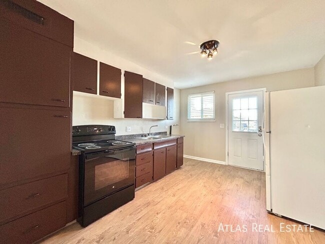 Building Photo - 5395 W 3rd Pl Unit 2