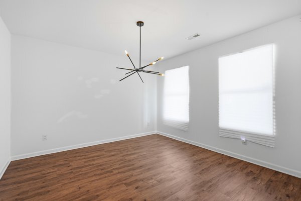 4599 Woodford Cir