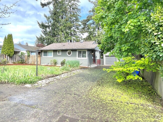 Building Photo - Parkrose Heights neighborhood, 3 bedroom, ... Rental