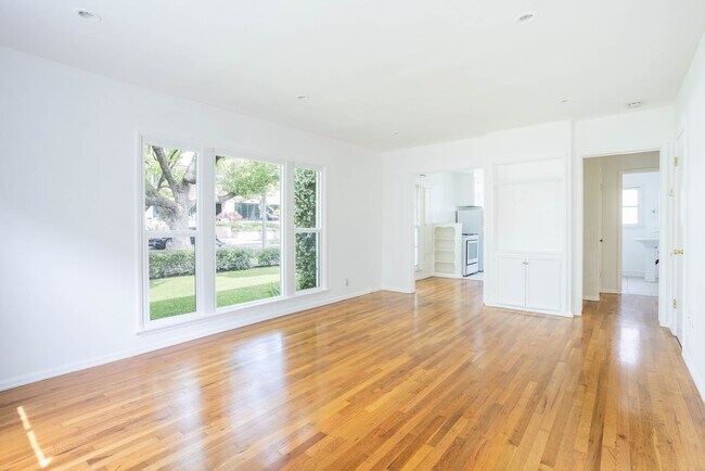 Photo - 346 N Maple Dr