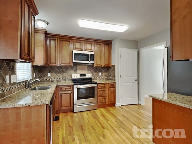 Photo - 114 Brighton Village Ln