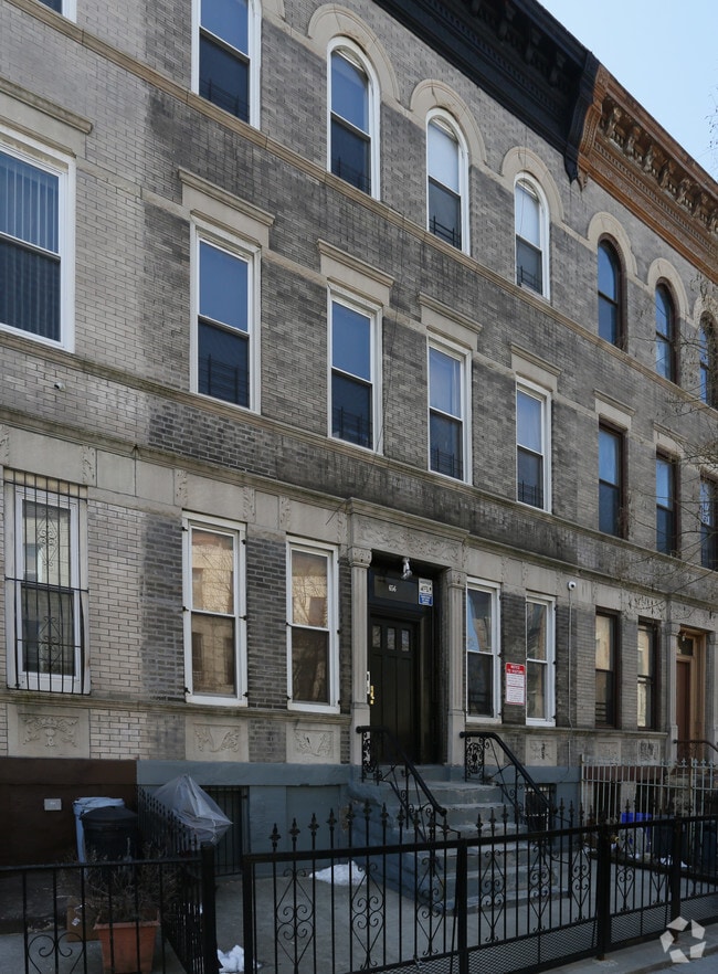 656 Macdonough