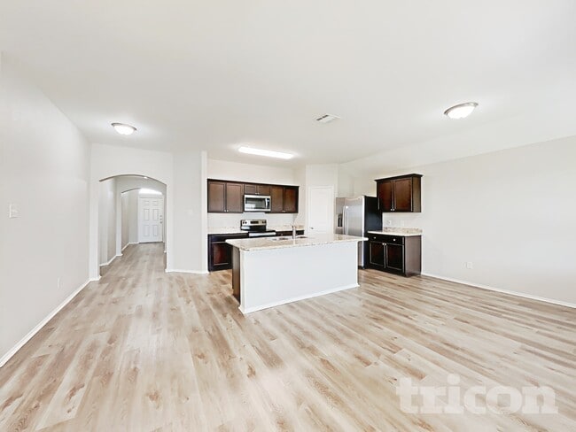 Photo - 221 Thoroughbred St