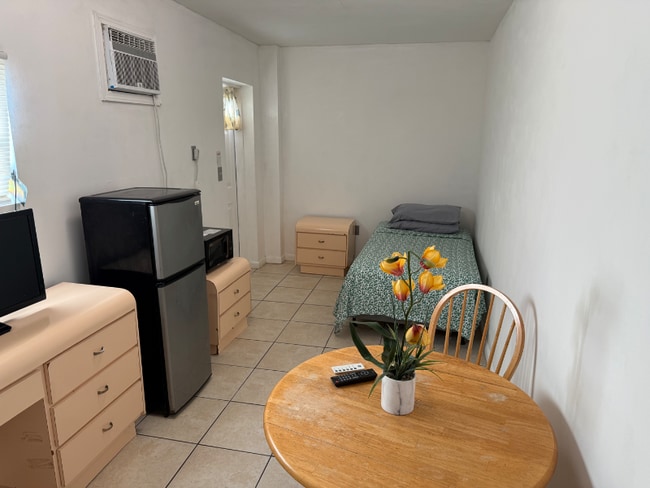 Photo - 2005 NE 124th St