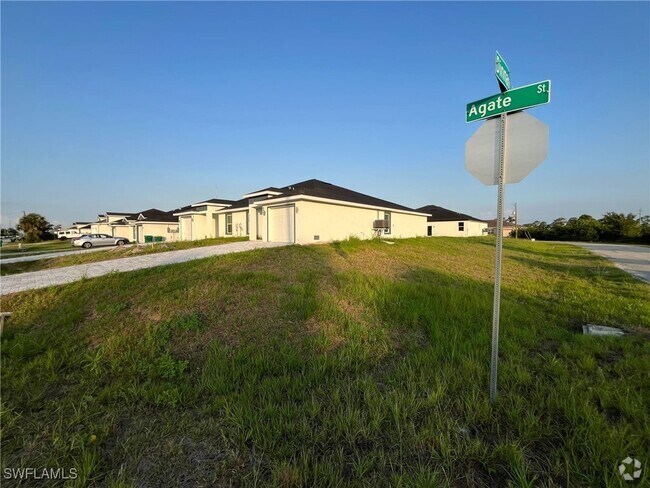 Building Photo - 8465-8465 Agate St Rental