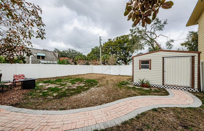 Photo - 308 E Ross Ave