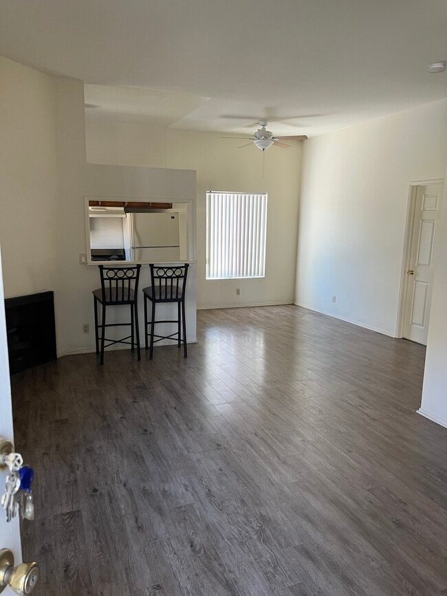 Building Photo - 11347 Califa St Rental