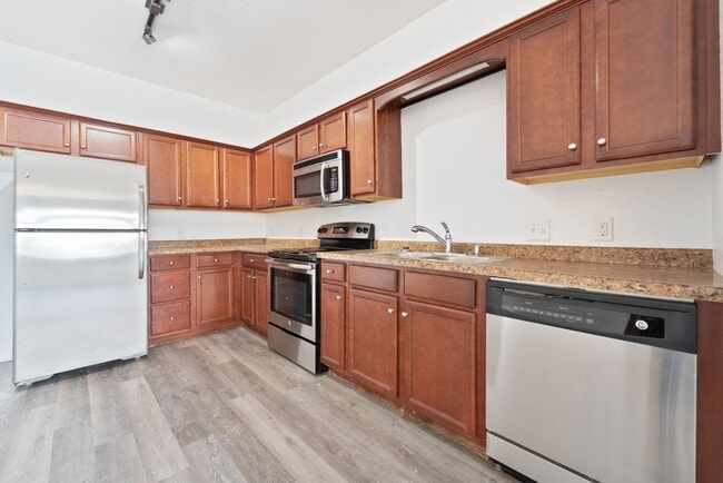 Building Photo - 2215 College St Unit Apt 3