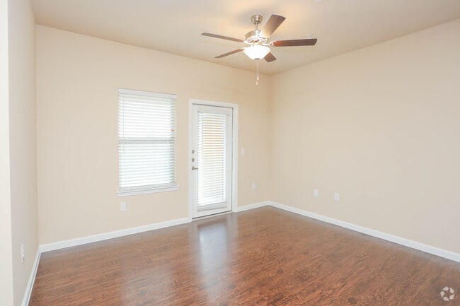 2BR, 2BA - 1000SF - B1