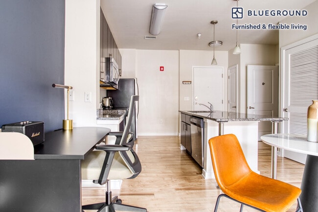 Photo - 360 H St NE Unidad FL5-ID512