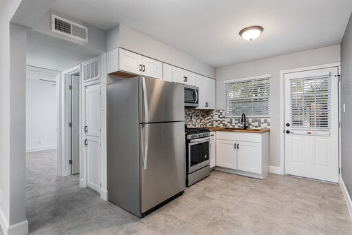 Photo - 3601 E Glenrosa Ave Unidad #3