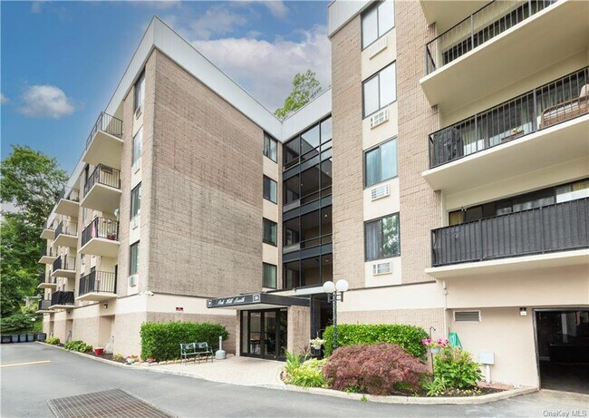 Photo - 130 Colonial Pkwy Unit # 4L