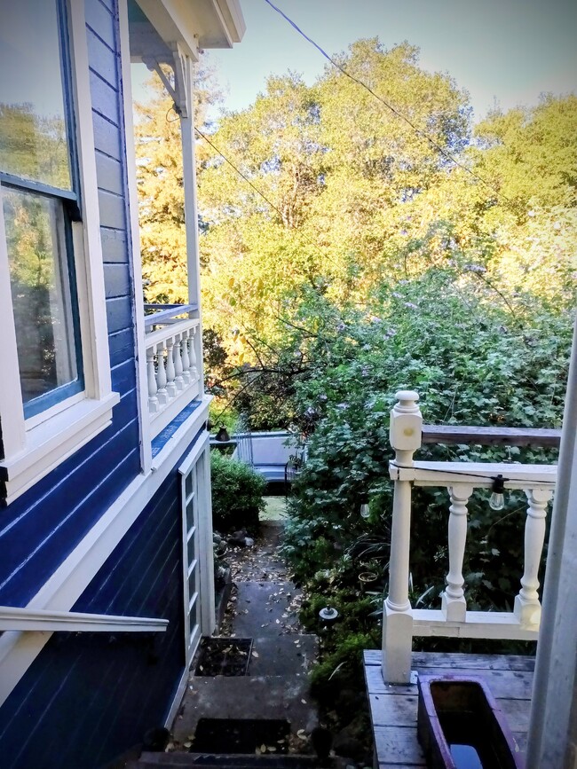 Photo - 725 Alhambra St