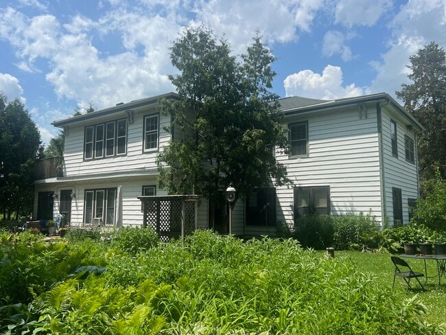 Photo - W379N5686 N Lake Rd Apartamento