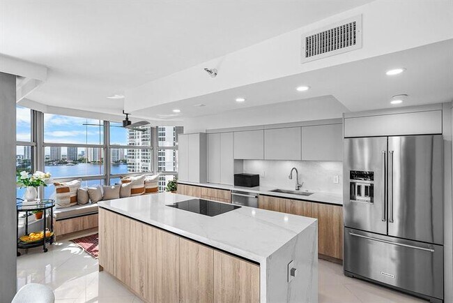Photo - 3500 Mystic Pointe Dr Unidad 1808