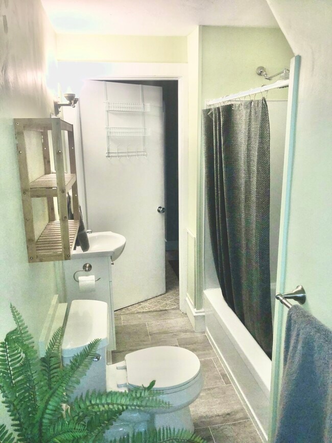 Bathroom - 236 Shelburne Rd Unit 3