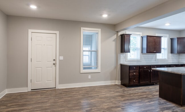 Photo - 618 4th St NW